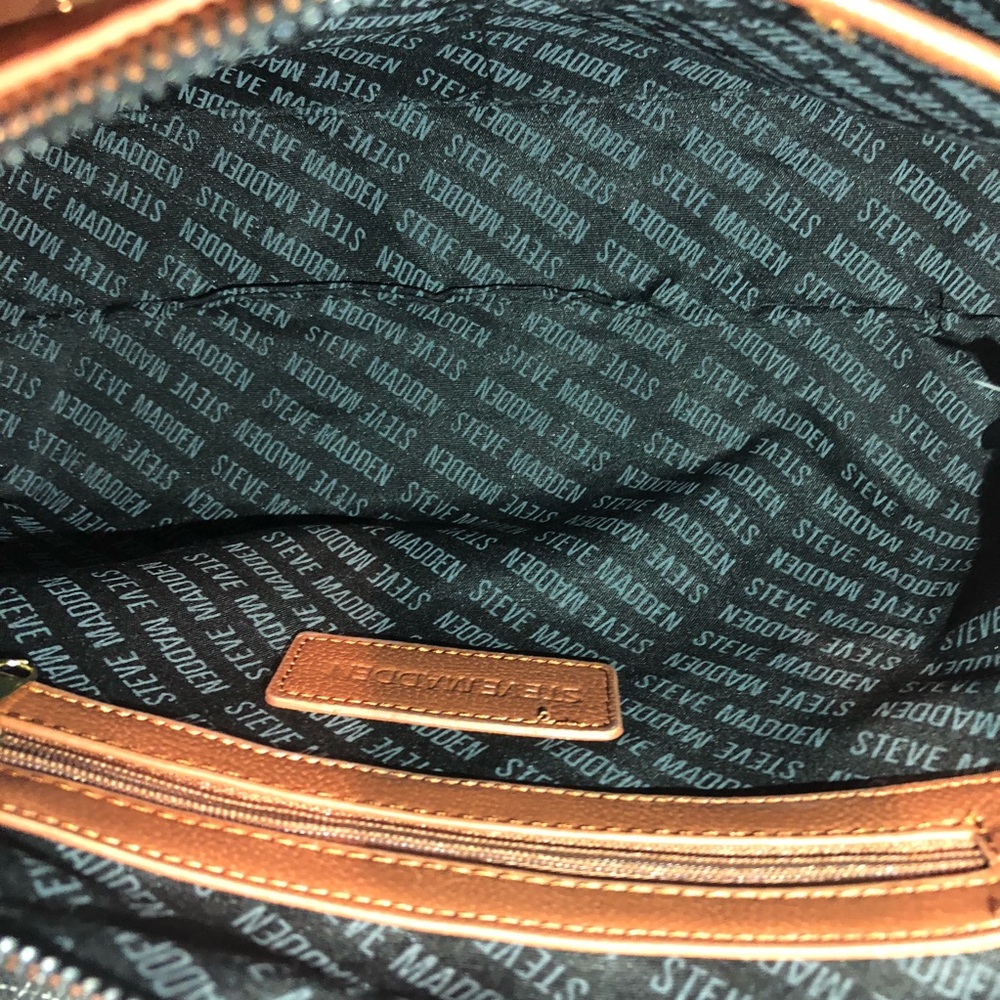 Steve Madden cognac T-bottom cosmetic bag - Picture 3 of 4